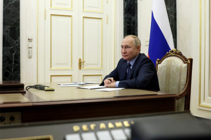 Поднять зарплаты бюджетникам в начале 2023 года поручил Владимир Путин