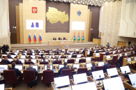 За конструктивную работу поблагодарил депутатов Андрей Травников