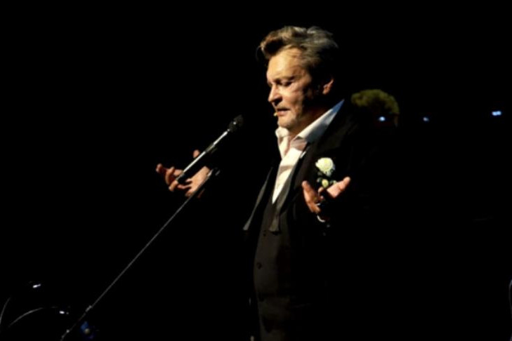 Александр Домогаров спел лучшие песни Вертинского в Новосибирске