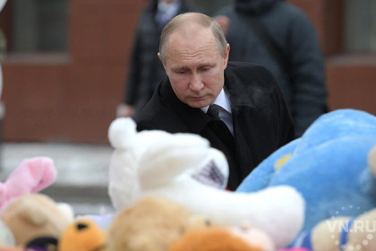 Владимир Путин возложил цветы на месте трагедии в Кемерове