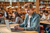 Студенты Татарского округа принимают поздравления с праздником