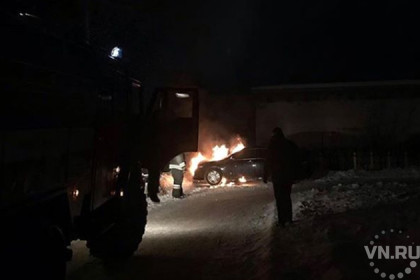 Неизвестные подожгли автомобиль предпринимателя в Бердске