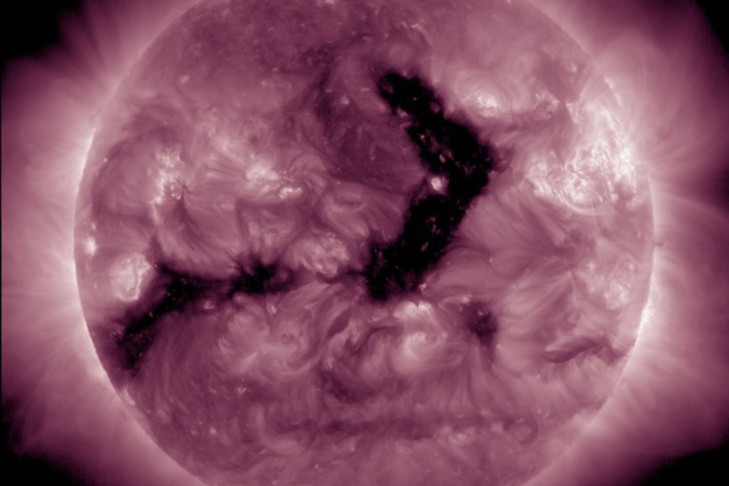 Крупнейшая корональная дыра Солнца вновь принесет магнитные бури в Новосибирск