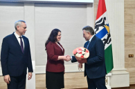 Губернатор наградил многодетных матерей знаком отличия «За материнскую доблесть»