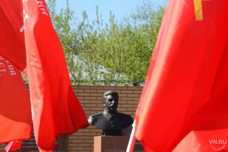Сергей Меняйло и Андрей Травников прокомментировали установку памятника Сталину
