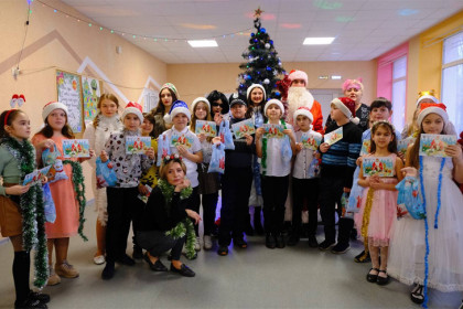 Детям из ЛНР отправили подарки на Новый год из Новосибирской области