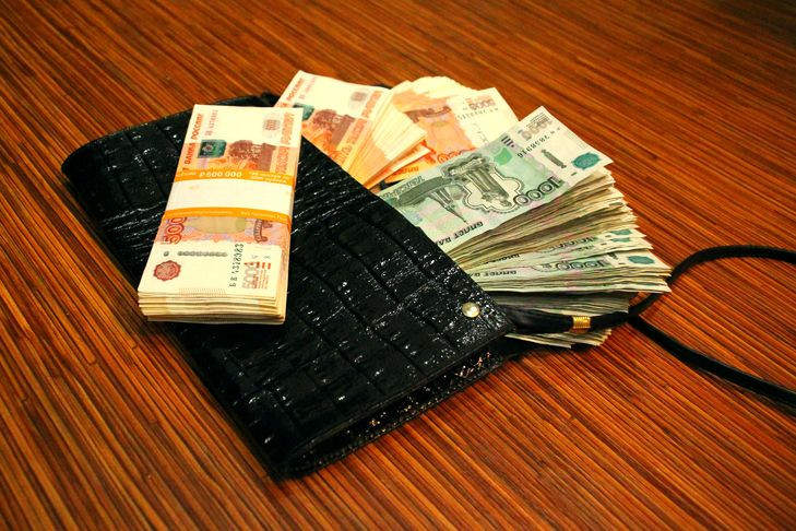 Сумку с 50 млн рублей украли у криптовалютчиков в центре Новосибирска
