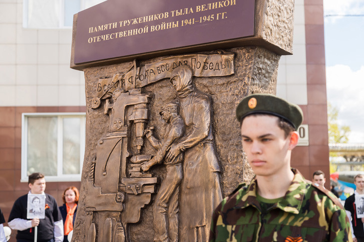 В Новосибирске открыли новый памятник труженикам тыла