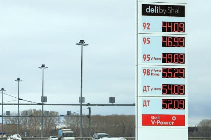 Цены на бензин упали за неделю в Новосибирске 