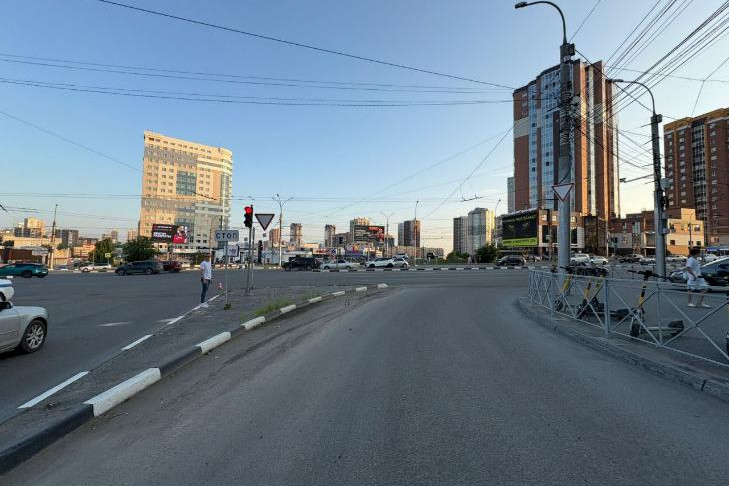 Подросток на питбайке протаранил Тойоту на улице Фрунзе в Новосибирске