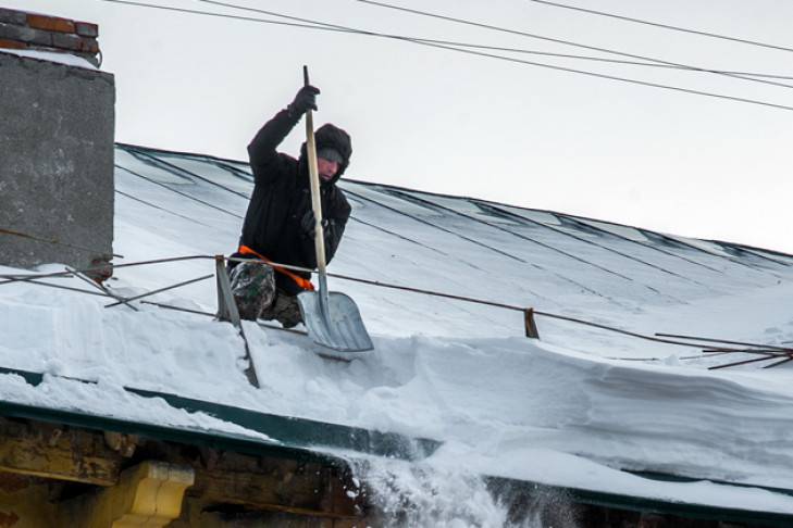 Промышленный альпинист сорвался с 15 этажа в Новосибирске 