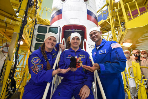 Анна Кикина перенесла свои вещи в космический корабль «Союз МС-29»