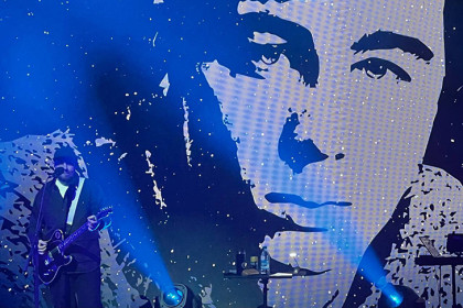 25 лет «Брату‑2»: концерт Сергея Бобунца в Новосибирске напомнил о силе правды