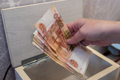 Миллион из пенсии умершего мужа похитила новосибирская вдова