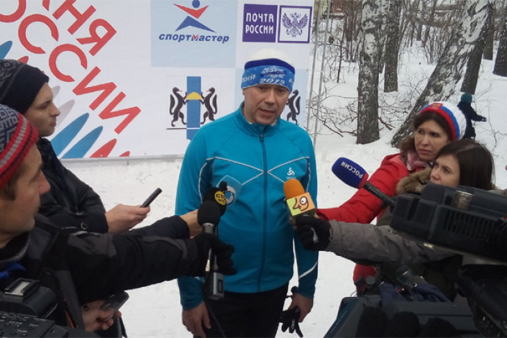 Тысячи новосибирцев и первые лица области побежали на «Лыжне России»