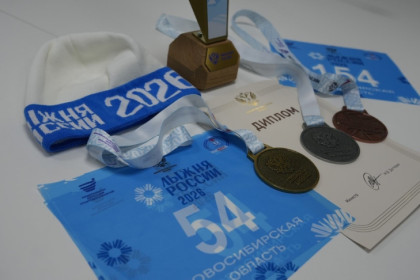 В Новосибирске показали шапки для 15 тысяч участников «Лыжни России-2026»