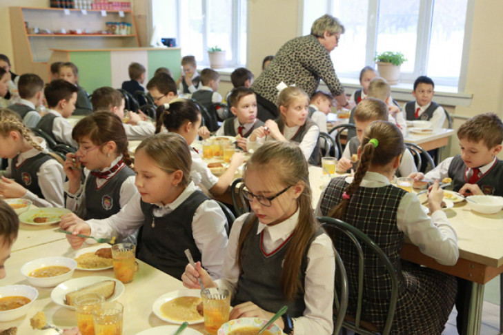 Школьными обедами займется «Единая Россия»