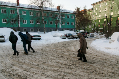 «Кашу месить ногами неприятно»: губернатор потребовал очистить дворы от снега