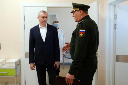 Губернатор Андрей Травников посетил Военный госпиталь Минобороны РФ