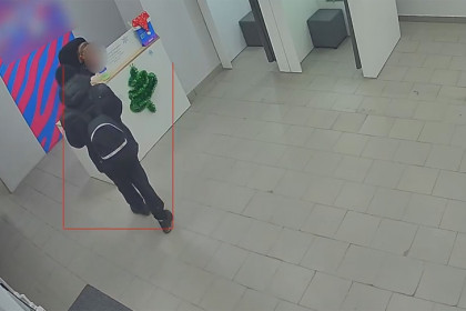Новосибирец похитил из пункта выдачи куртку за 30 тысяч рублей