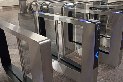 В Новосибирске вестибюль №1 станции метро «Площадь Ленина» открыли раньше срока