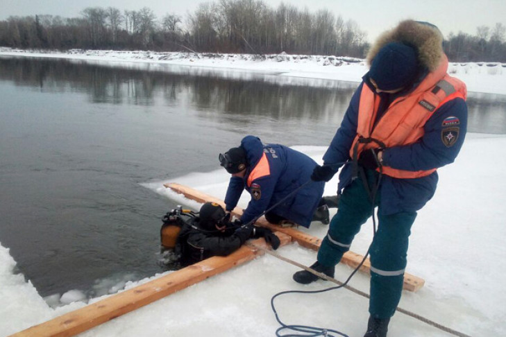 Подо льдом найдены снегоходы пропавших в Болотнинском районе