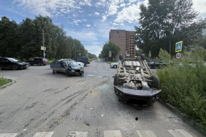 Новосибирские девушки с ребенком пострадали в ДТП на Затулинке
