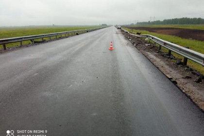 Молодой водитель на отечественном хэтчбеке погиб на трассе в Болотном