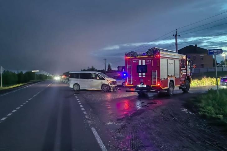 Женщина погибла после столкновения двух иномарок под Новосибирском