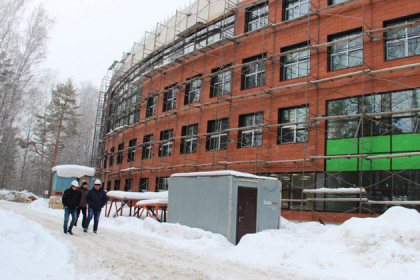 Отделочные работы начались в новом здании лицея №130 в Академгородке