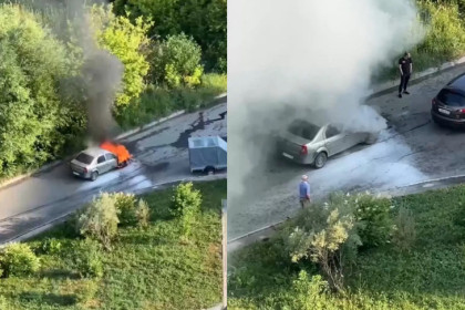 В Новосибирске водитель выпрыгнул из горящего автомобиля на Выборной