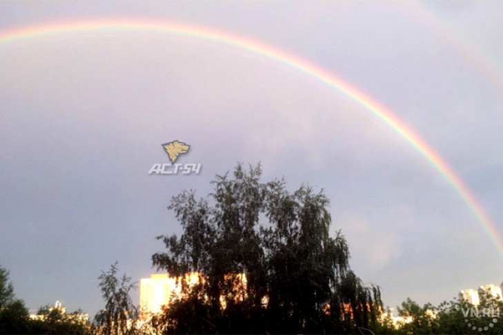 Вместе с прохладой утро 8 августа подарило новосибирцам радугу