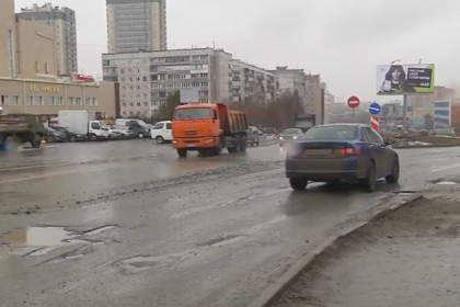 Ямы на дорогах Новосибирска «убивают» автомобили