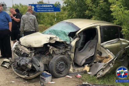 Молодой водитель врезался в перила и погиб на Немировича-Данченко в Новосибирске