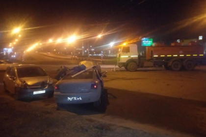 54-летний водитель погиб в ночном ДТП на Ватутина в Новосибирске