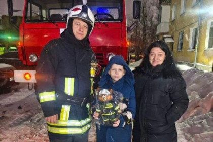 «Мишка-спасатель» помог ребенку пережить стресс во время пожара 1 января