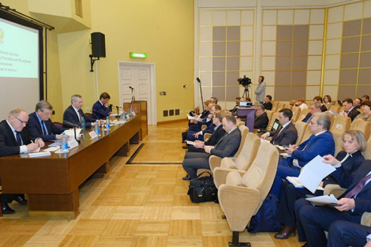 Приоритеты рабочей группы Госсовета РФ по науке и образованию назвал Андрей Травников