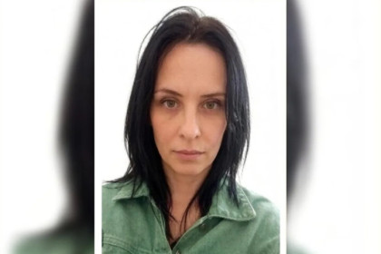 В Новосибирске пропала зеленоглазая брюнетка в сланцах