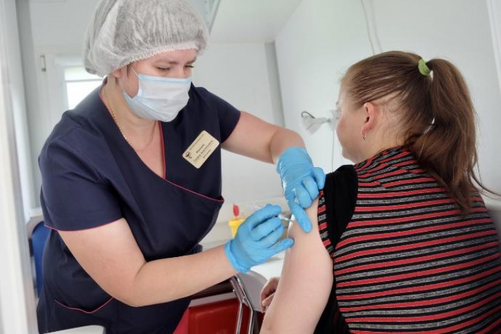 Страхи про нехватку вторых компонентов вакцин от COVID-19 развеяли в Новосибирске