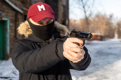 Подростки-националисты устроили погром на Выборной в Новосибирске