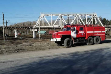 Течь аммиачной воды из цистерны устраняют в Новосибирске