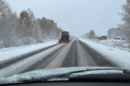 «Снегопад продлится всю ночь»: 671 машина вышла на расчистку дорог под Новосибирском