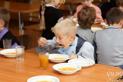 Детям недовешивают еду в школьных столовых
