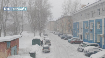 «Метёт со страшной силой»: снегопад накрыл левобережье Новосибирска