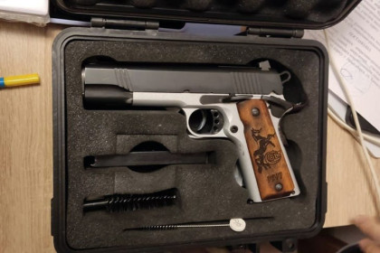 Пистолет армии США нашли в тайнике у жителя улицы Танкистов в Новосибирске