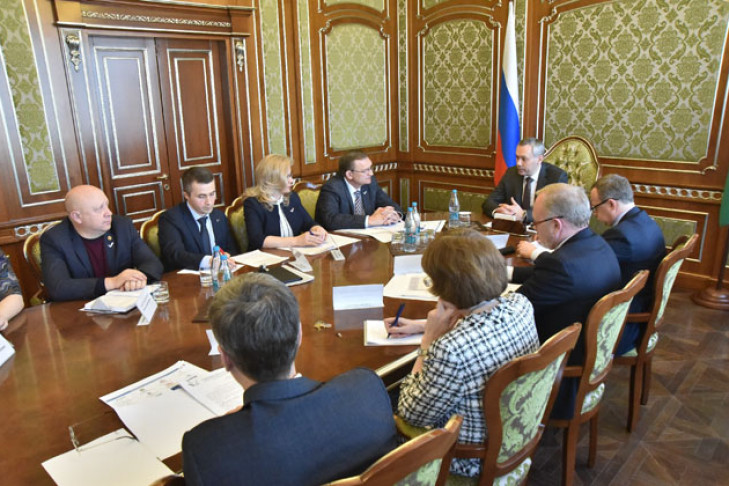 Губернатор обсудил с руководством отделения ОНФ реализацию нацпроектов в Новосибирской области