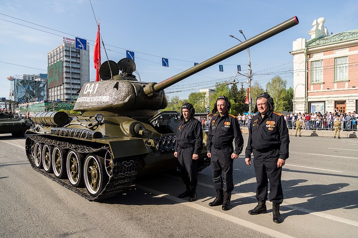 День танкиста 2025: поздравления, открытки и стихи для героев танкистов