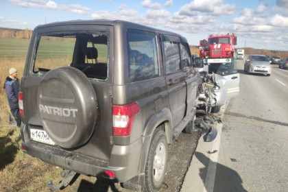 Лобовое столкновение УАЗа и Subaru на трассе под Новосибирском закончилось смертью водителя иномарки