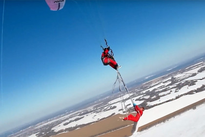 Риск и мастерство: новосибирские спортсмены поставили рекорд в небе над Бердском