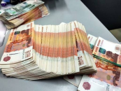 Спаниель Ярс нашёл 770 тысяч рублей у пассажира в Толмачёво